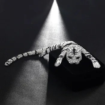 

Statement Men's Big Tiger Brooch Jewelry Silver color Animal Women Dress Coat Suit Men Decoration Safety Pin Metal Broach Broch