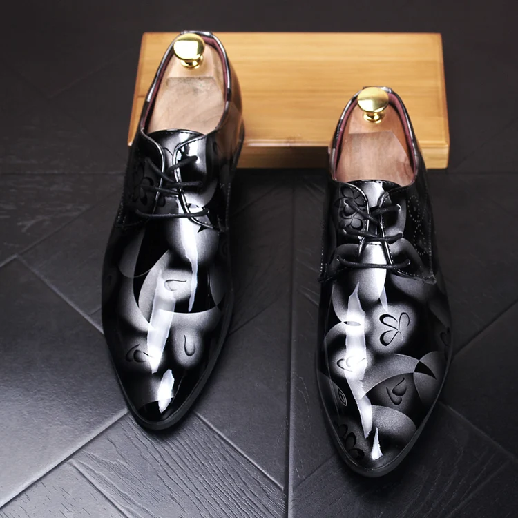Мужские модельные туфли в британском стиле; кожаные туфли на плоской подошве с острым носком; Повседневная модная обувь с перфорацией типа «броги»; сезон весна-осень; мужские туфли-оксфорды; 03A