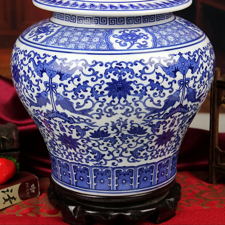 Jingdezhen ceramic ginger jars Antique Porcelain temple jars porcelain ceramic temple jar fish painting blue and white (2)