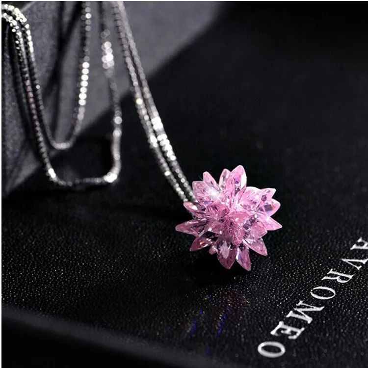 

Dropshopping Wholesale Mother's Day Zircon Small Flower Crystal from Swarovski Necklace Ice Necklace Jewelry Creative Gift