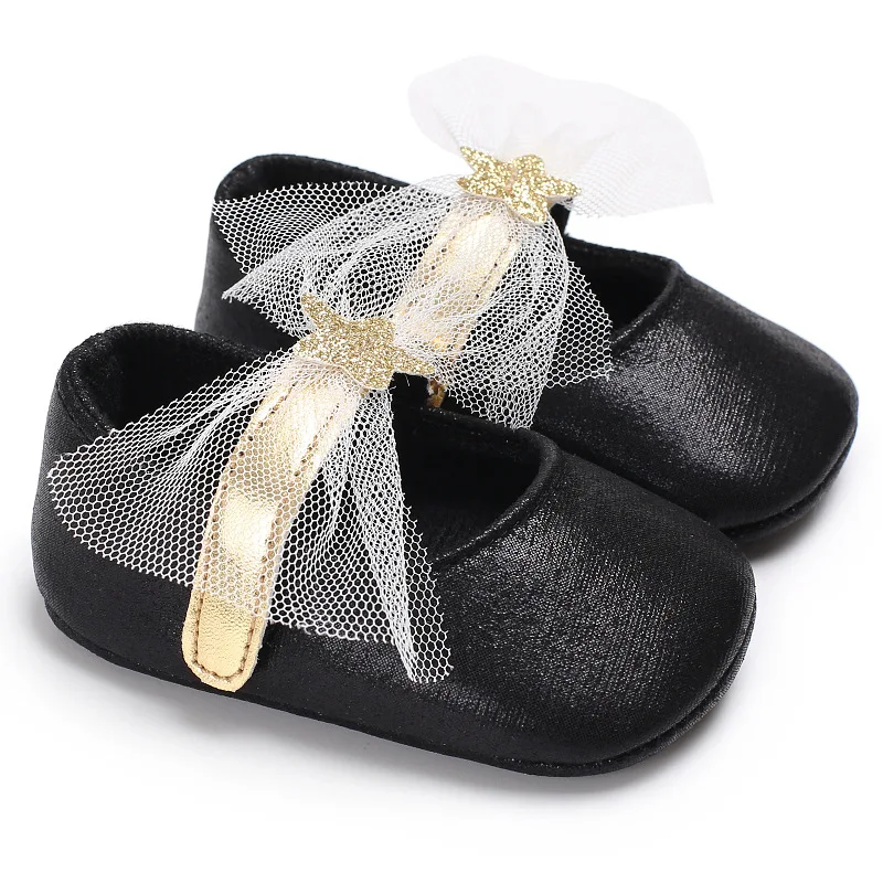 Модная обувь для маленьких девочек; обувь для маленьких девочек с крыльями ангела; 1 год; туфли для дня рождения; туфли для принцесс на плоской подошве; 0-18 месяцев - Цвет: Черный