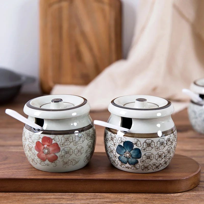 

Creative Unglazed Porcelain Condiment Tank Kitchen with Spoon Condiment Bottle Japanese Salt Tank with Cover Condiment Box Condi