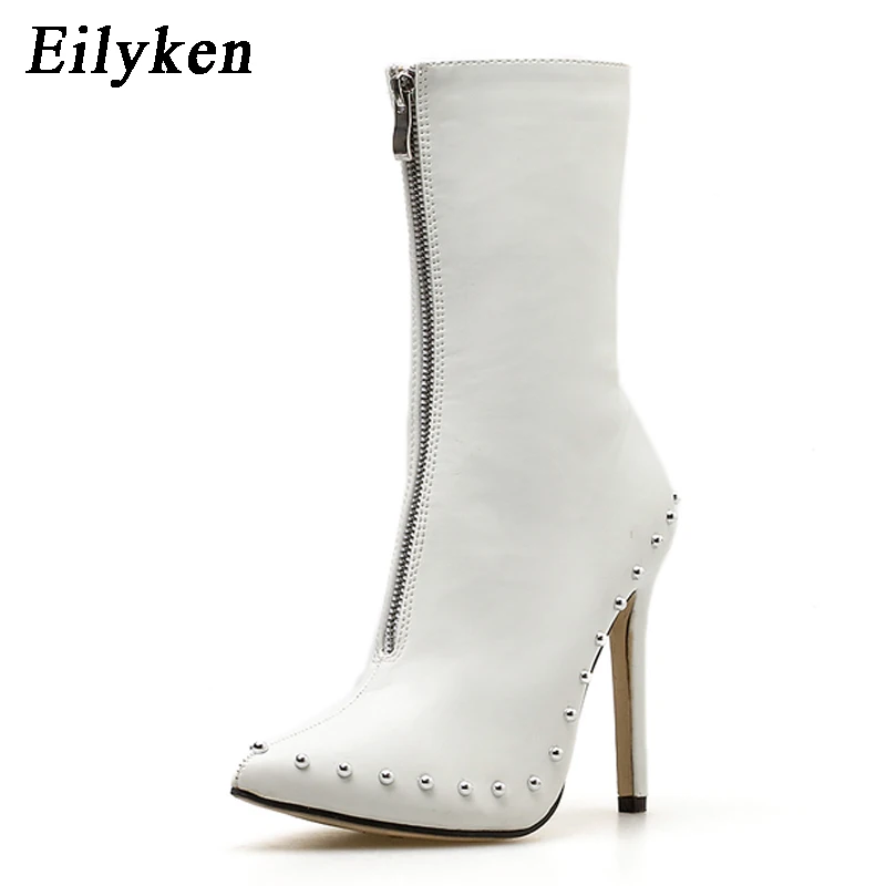 Eilyken/Новое поступление года; осенние женские ботильоны; обувь на высоком каблуке с заклепками; женские пикантные мотоботы с острым носком для женщин - Цвет: White