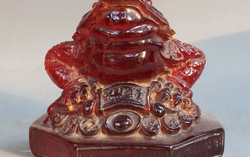 

5" China FengShui Animal Man-made Amber Wealth Toad On Money YuanBao Coin Statue