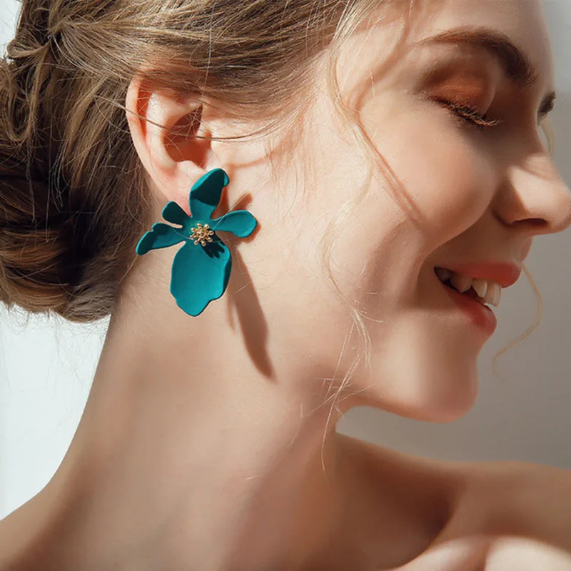 

Vedawas 4 Colors Trend Resin Flower Stud Earrings Fashion Party Wedding Jewelry Statement Earrings for Women Accessories xg1650