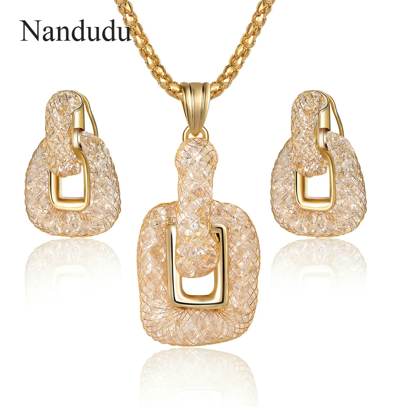 

Nandudu Fashion Wire Mesh Austrian Crystal Pendant Necklace Stud Earrings Jewelry Sets for Wedding Engagement Jewelry Gift CN286