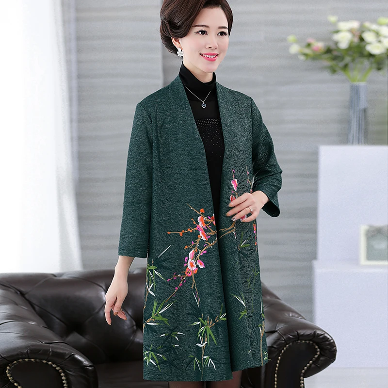 

Middle Aged Women Trench Coat Spring Autumn Plus Size V-neck Floral Embroidered Shawl Coat For Women Casaco Feminino