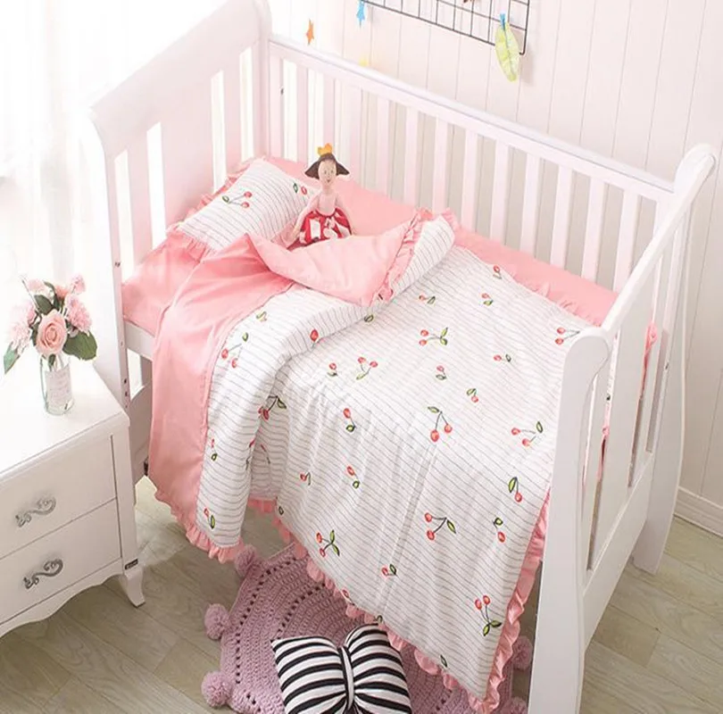 

3Pcs Baby Bedding Set Cotton Crib Set Princess Cotton Cherry Pattern Baby Quilt Cover Flat Sheet Pillow Set Newborn Bedding set