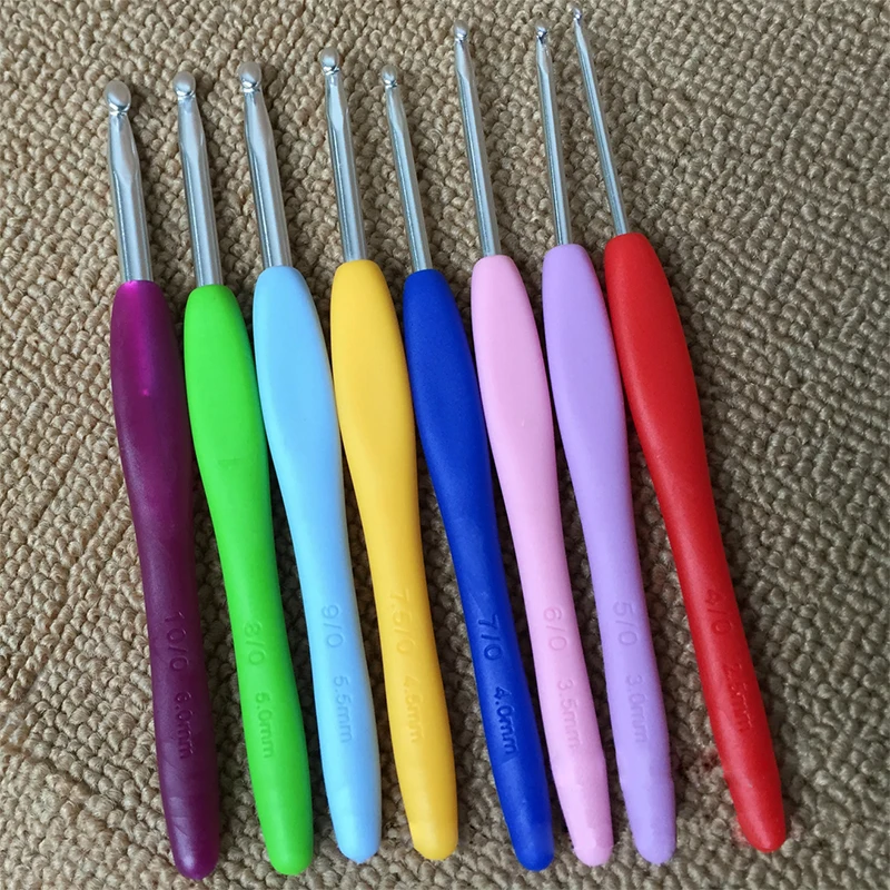 High quality 8pcs Fashion Multicolor Soft Rubber Handle Crochet Hooks