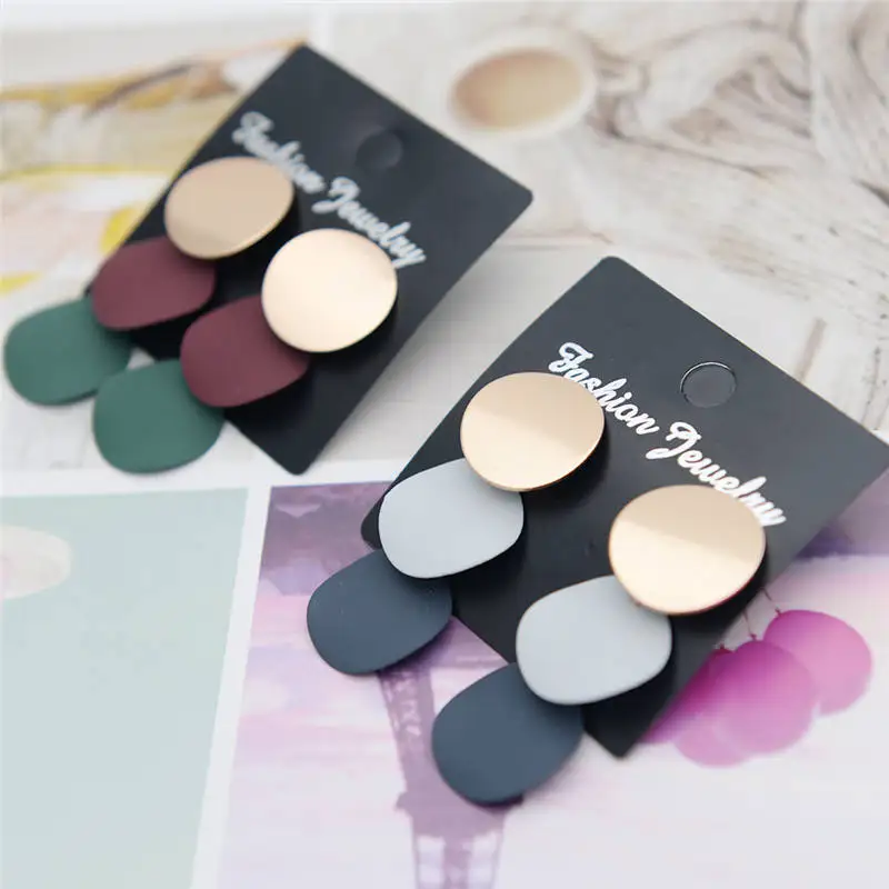 

Minimalist Metal Piece Pendant Earrings Color Spray Paint Geometric Earrings Gold Long Earrings for Women Fashion Jewelry 064