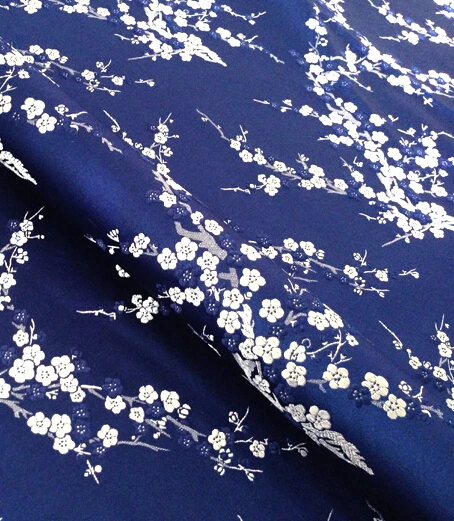 Высококачественный Гобелен атласная ткань Qipao парчовая ткань Древний китайский костюм ханфу одежда Синий Серебряный цветок сливы