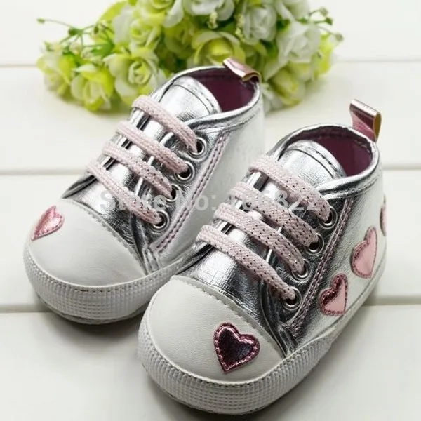 Мягкая обувь Baby First Walker блестящие кроссовки с серебристым сердечком для ходьбы 0-18