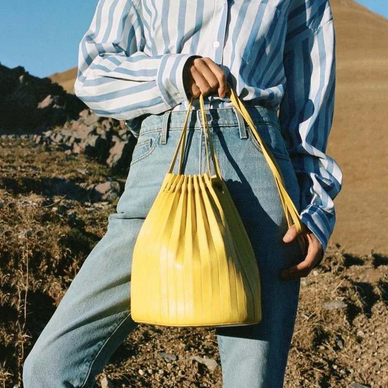 

Minimalist geometric origami art drawstring bucket bag female 2019 new personality Europe and the United States shoulder slung b