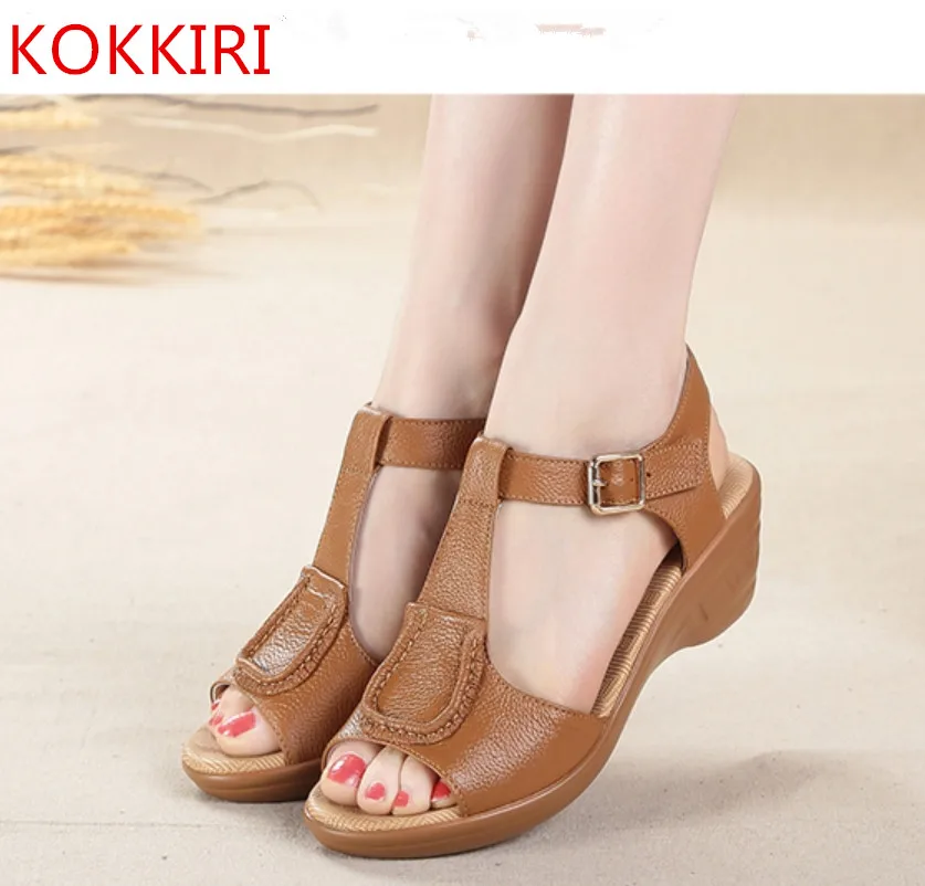 

Female sandals 2017 new fashion comfortable mother shoes leather comfortable breathable fish head platform shoes