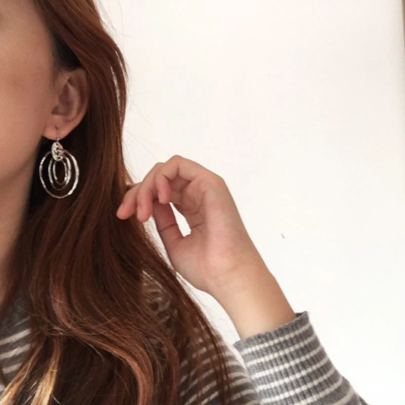 

Stylish and simple multi-layered circular earrings with three-dimensional geometric circular hooks