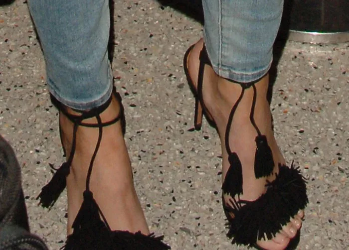 Khloe-Kardashian-in-Aquazzura-Wild-Thing-fringe-sandals