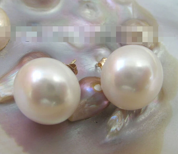 

1110 white flat round freshwater pearl earring