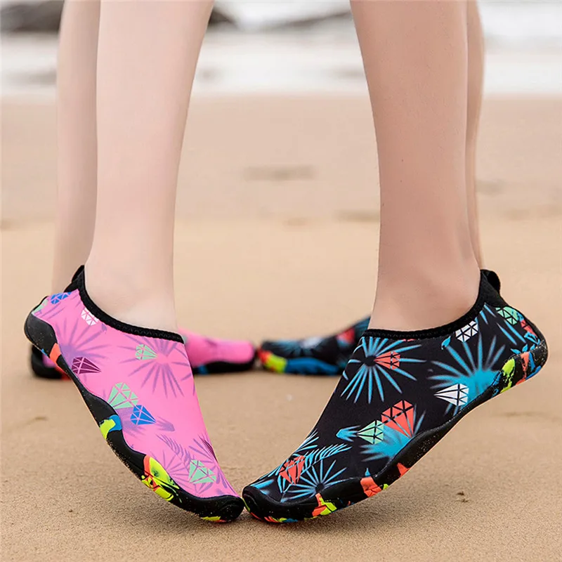 

Summer Couple Beach Shoes Yoga Shoes Wading Shoes Diving Swimming Sneakers Silicone Shoelaces Elastic Summer Beach Shoes 01