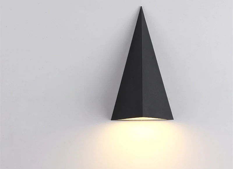 Triangular wall lamp 18