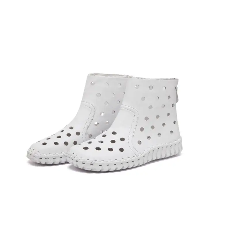 

2018 new leather soft bottom leather boots casual hollow handmade stitched flat shoes.