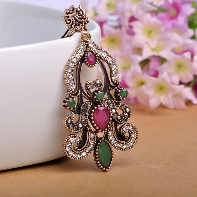 

Blucome Clearance Vintage Turkish Antique Gold Color Necklace Alloy Resin Pendant Jewelry Women Banquet Party Neck Decorations