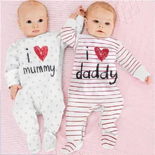 Хлопковые комбинезоны для маленьких мальчиков и девочек, Длинные пижамы в полоску с надписью «I Love Папа мама» для новорожденных, цельнокроеные футболки, колготки, Комбинезоны
