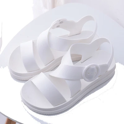 Корейская версия новых женских сандалий на плоской подошве с перекрестным ремешком; модная Нескользящая пляжная обувь; Легкие Студенческие сандалии с открытым носком - Цвет: Белый