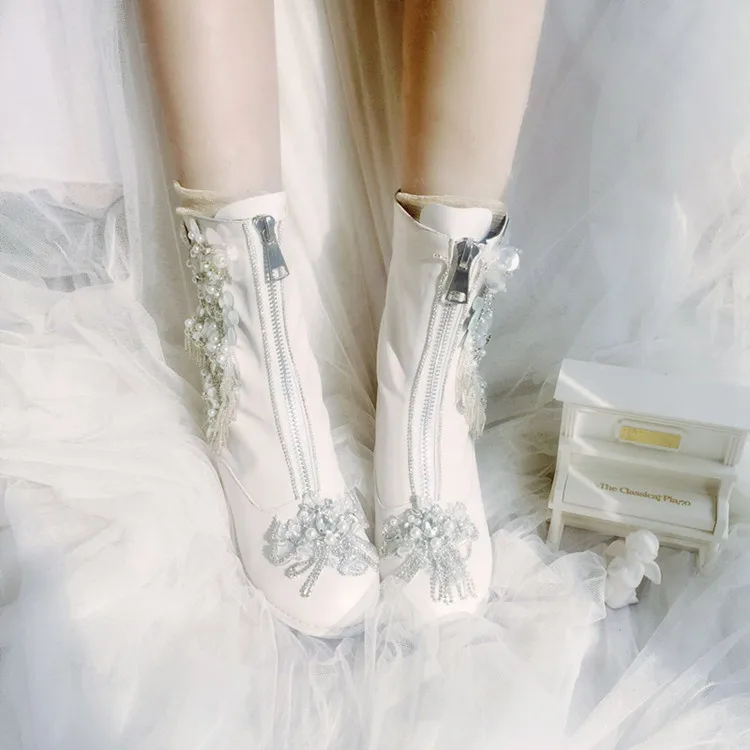 Женская обувь белого цвета; Ботинки martin до середины икры с кристаллами, стразы, цветы, жемчуг, кисточка, квадратный каблук для девушек и женщин
