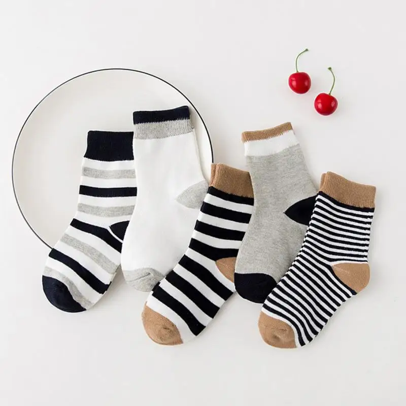 Полосатые носки для маленьких мальчиков, 5 пара/лот Мягкие хлопковые носки для младенцев милые детские носки с рисунком для новорожденных мальчиков голубой, черный - Цвет: Черный