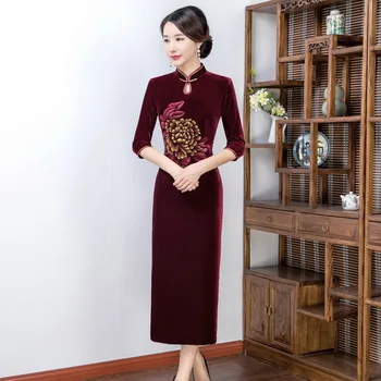 

Burgundy Oriental Women Long Qipao Vintage Floral Velvet Chinese Dress Vestidos Elegant Three Quarter Sleeve Cheongsam S-4XL