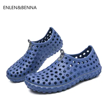 

2018 Casual summer man Beach sandals Hollow Jelly Garden Breathable hole cutout Slip On male cool Flat shoes sandalias mujer
