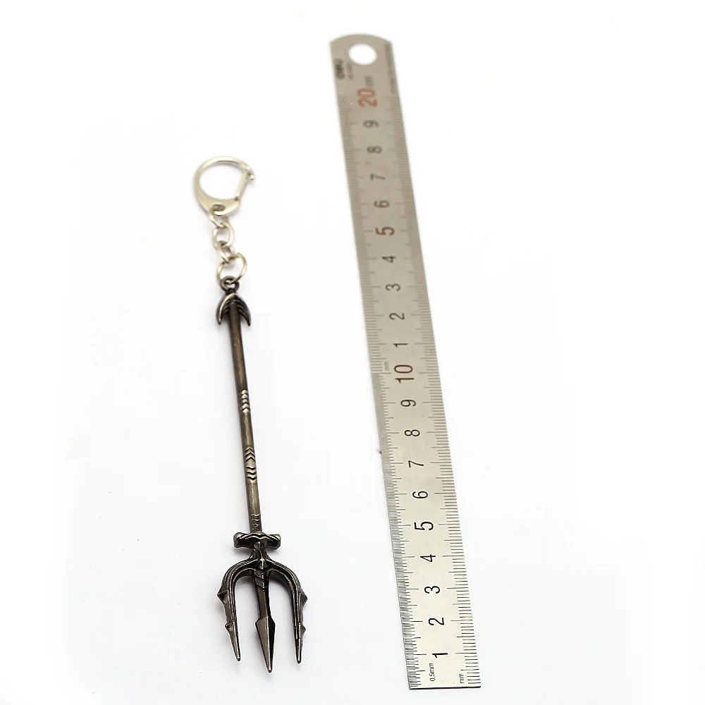 J tienda película de la Liga de la justicia Aquaman Trident llavero de plata llave de aleación de arma Sleutelhanger llave de coche hombres cadenas llaveros