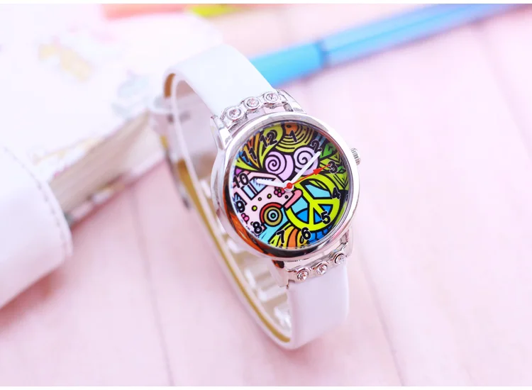 2019 девочки дети красивые милые красочные маленькие кварцевые наручные часы Студенты Кожа Мультфильм алмаз электронные часы