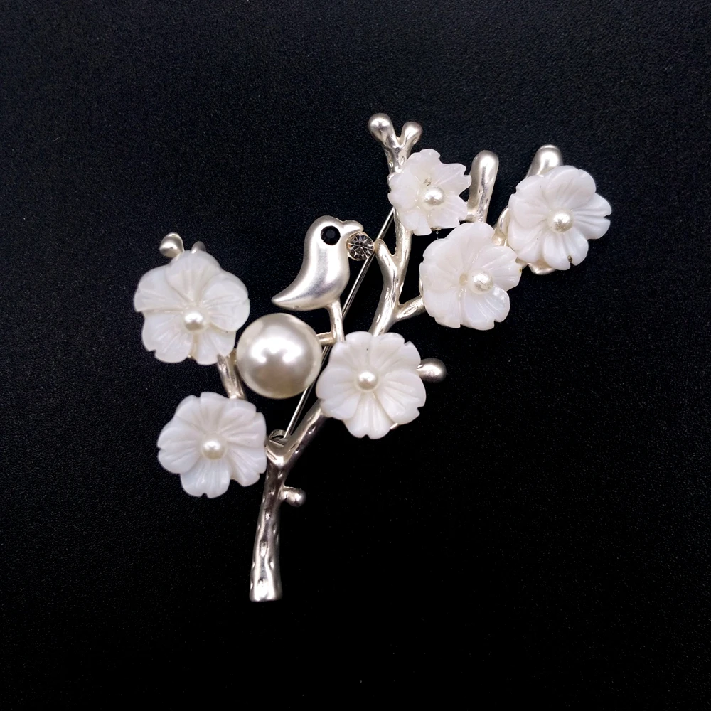 

Lovely Bird On the Plum Blossom Branch Brooch Imitation Pearl Embellishment Pin Trendy Women Wedding Party Jewelry Drop Shipping