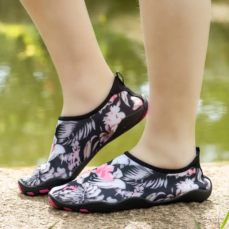 

2019 New Design Summer Women Beach Shoes Breathable Slippers Upstream Shoes Women Swimming Sandals Diving Socks Tenis Masculino