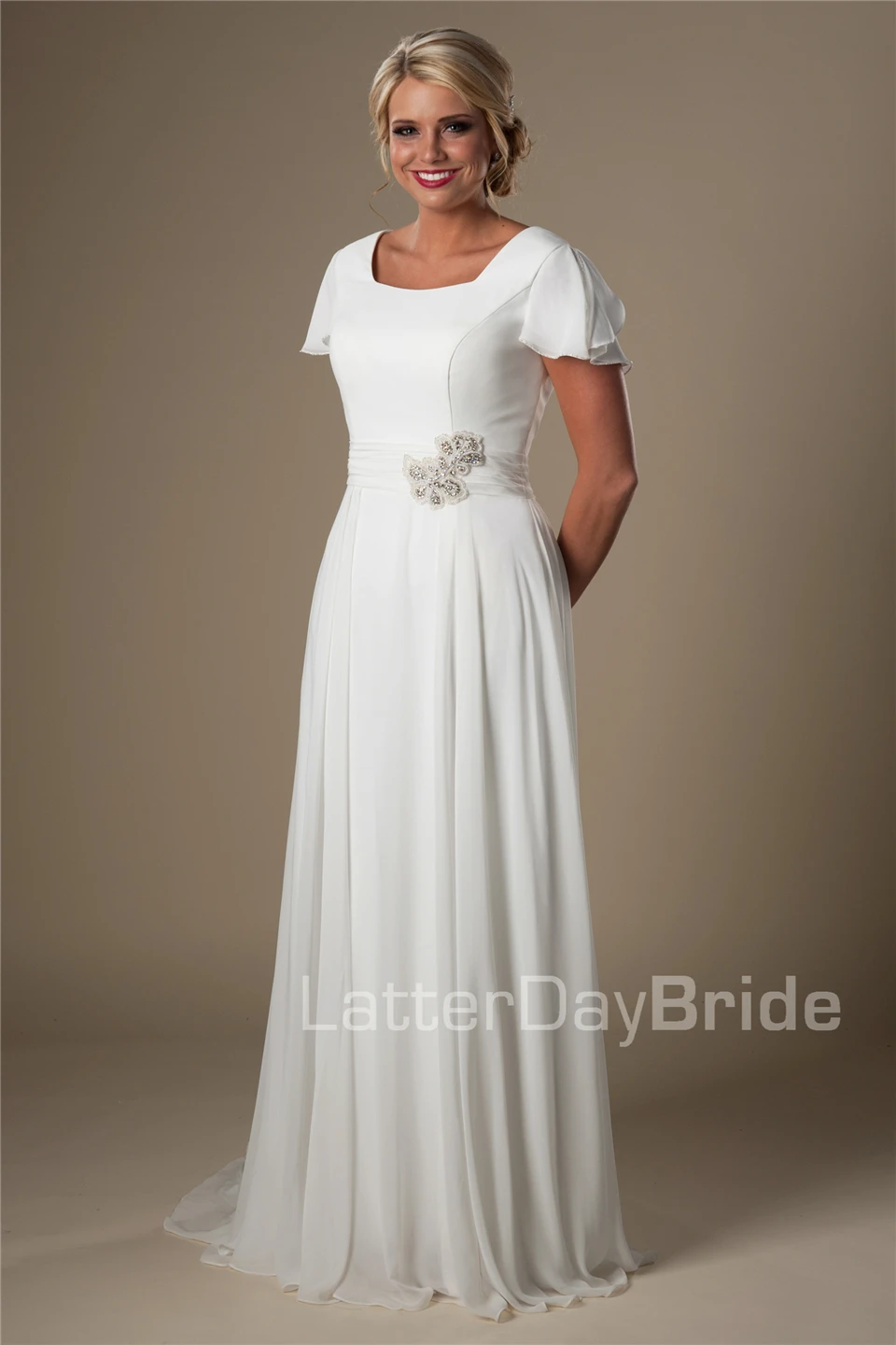 Chiffon Modest Beach Wedding Dresses 2017 With Flutter Sleeves Ivory