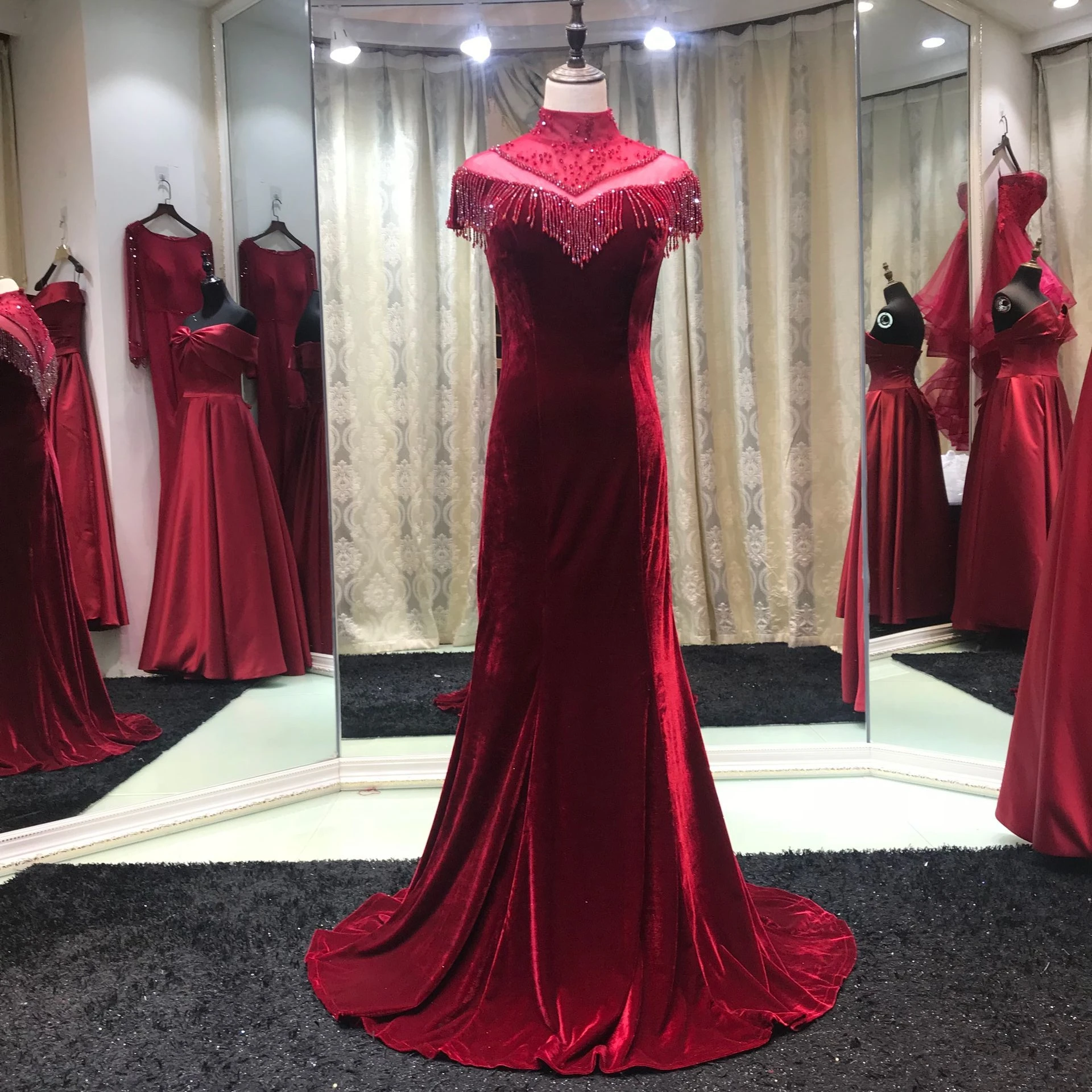 -Heup gewikkeld rok Swarovski kristallen O-hals Lace Velour Swarovski kristallen Rits Sheer Bandjes Hoge Kraag -Heup gewikkeld rok Swarovski kristallen O-hals Lace Velour Swarovski kristallen Rits Sheer Bandjes Hoge Kraag