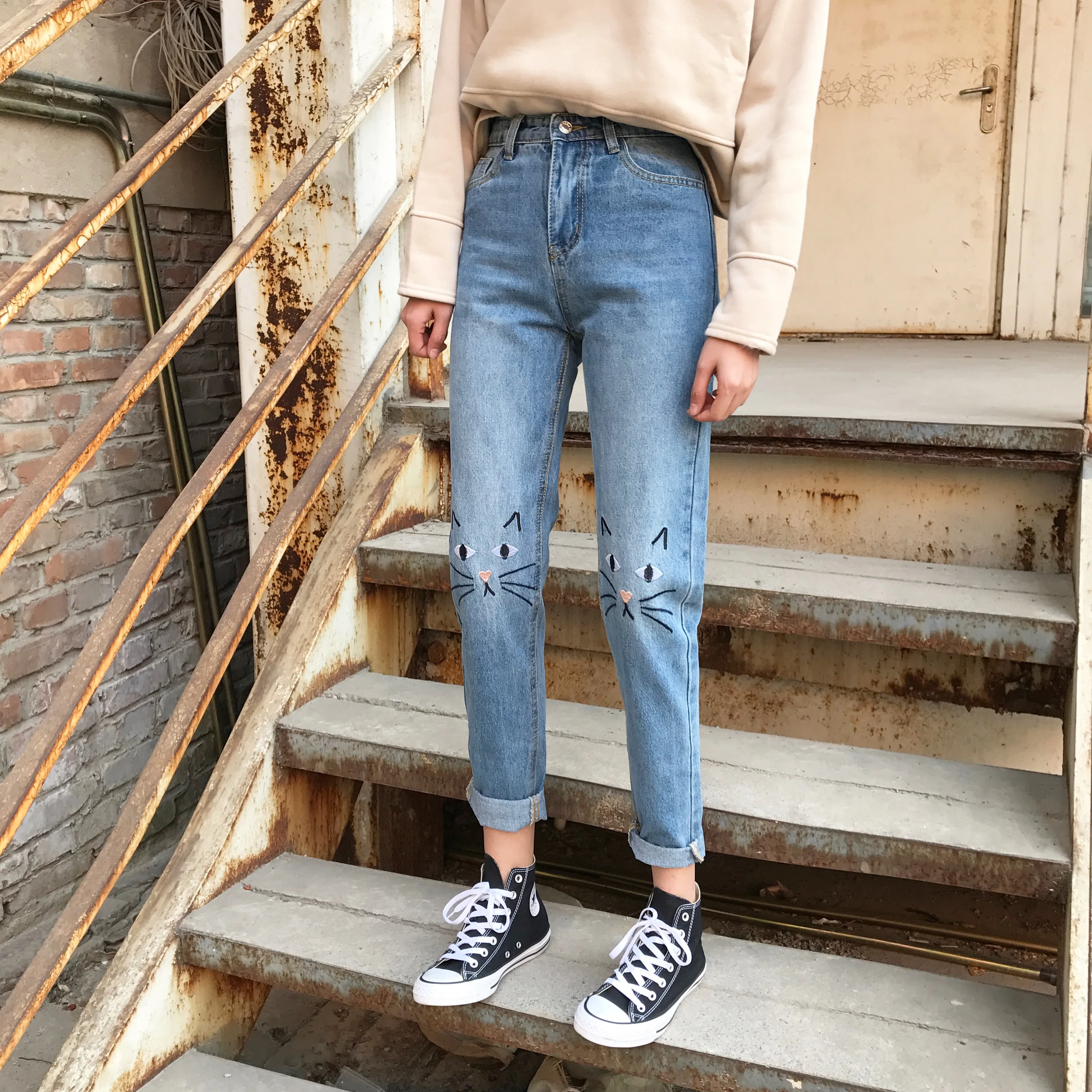 

2019 Spring and Autumn Harajuku BF Wind Retro High Waist Loose Thin Embroidered Cat Jeans Female Student Cute