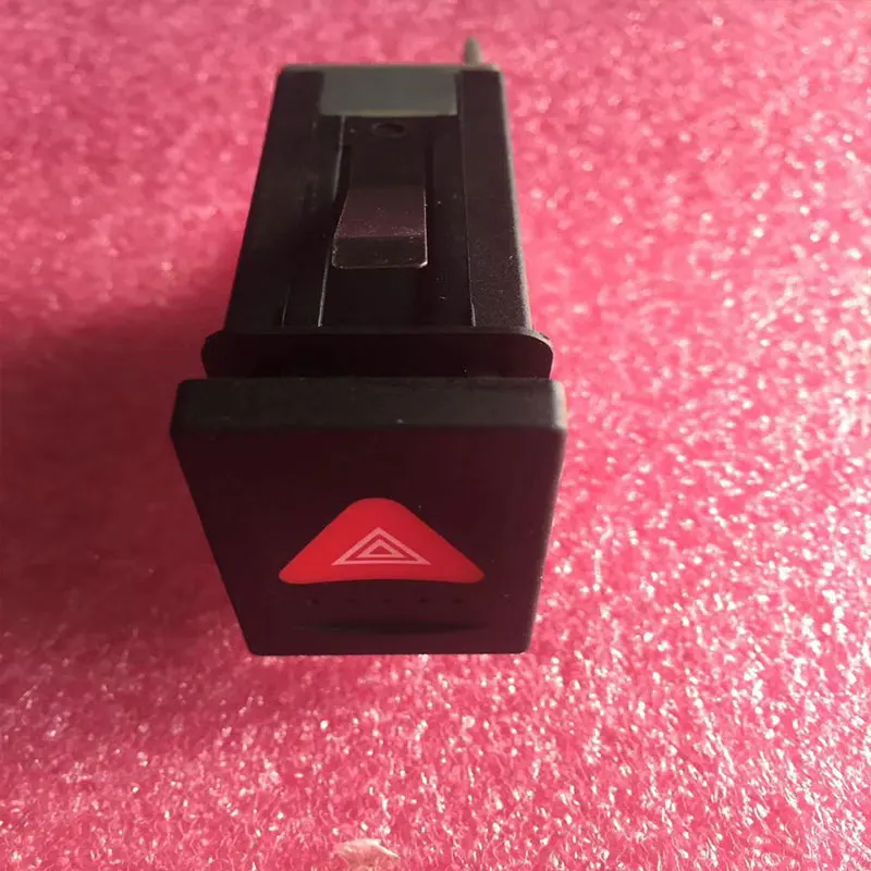 

High Quality Switch Button Emergency Switch Hazard Warning Indicator Light For VW Passat Variant B5 3B 3B0953235D