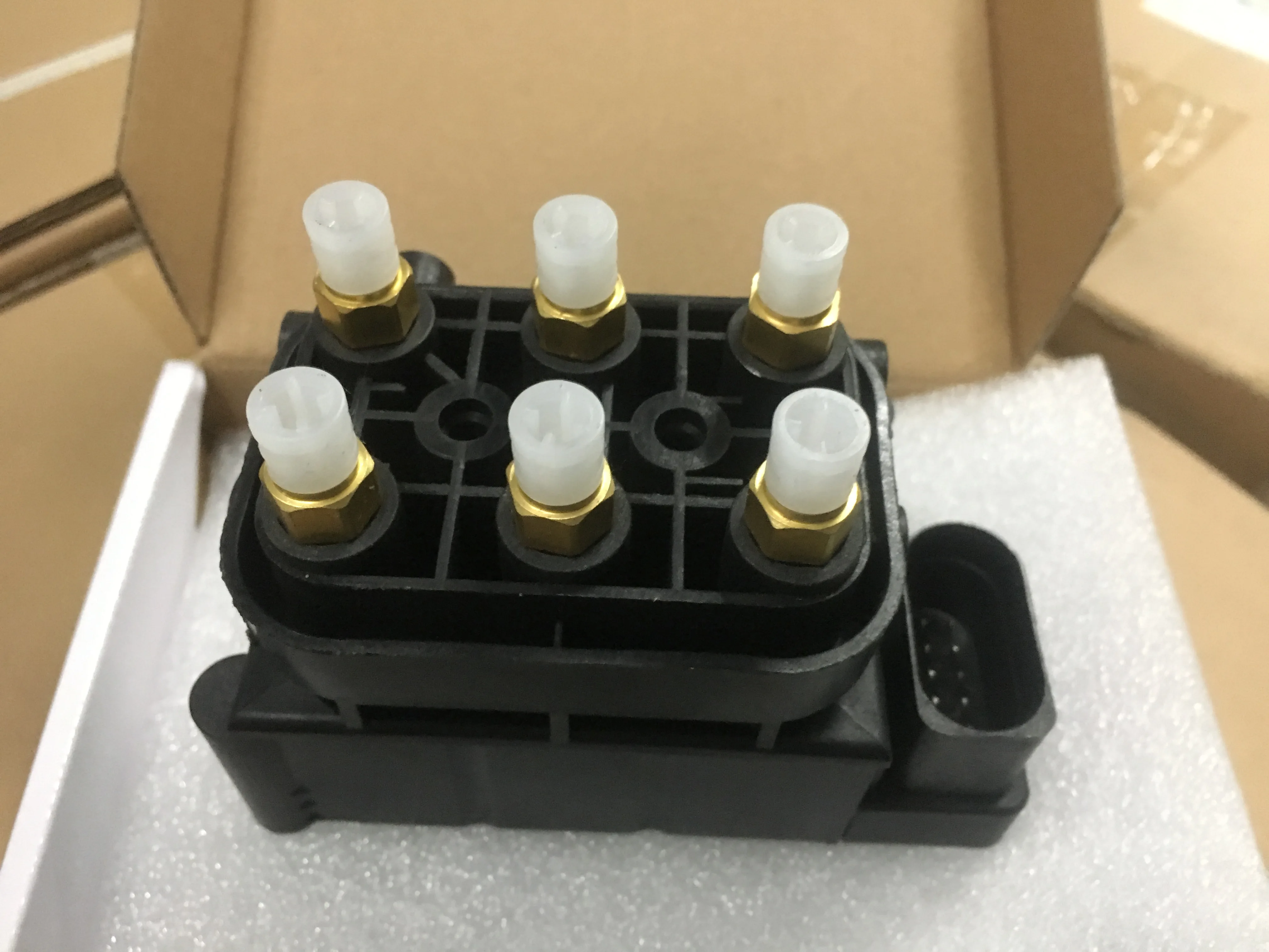 New Valve Block Air Suspension Air Supply For Audi Allroad A6(C6