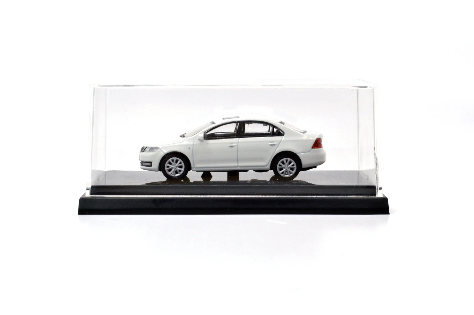 1:64 1/64 1 64 SVW Skoda Rapid 2013 белый литой игрушечный автомобиль оригинальные