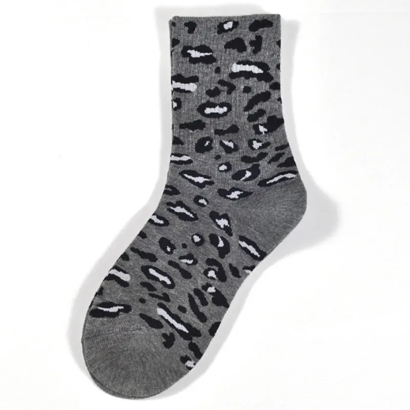 Повседневные Стрейчевые модные высококачественные мягкие леопардовые короткие носки популярные женские носки для девочек, хлопковые носки WD001 - Цвет: Серый