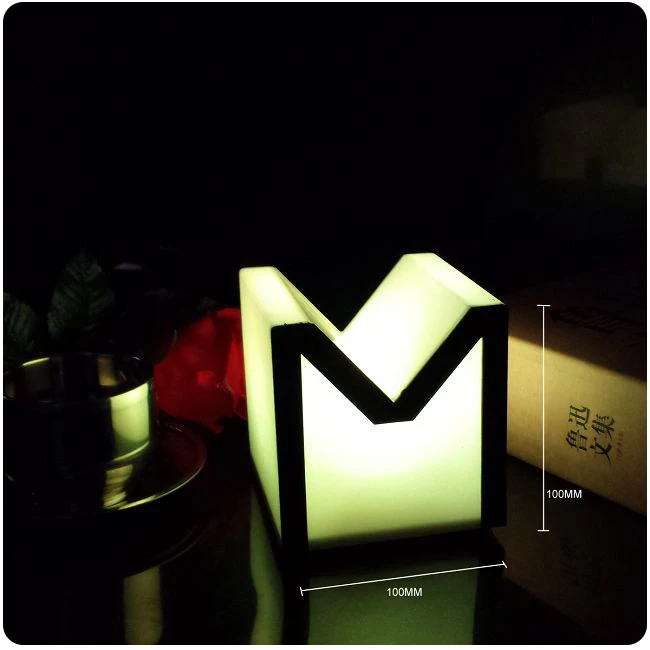 Английские слова M светодиодный 7 цветов Изменение ABS M письмо ночной клуб бар Паб беспроводные декоративные настольные лампы 1 шт