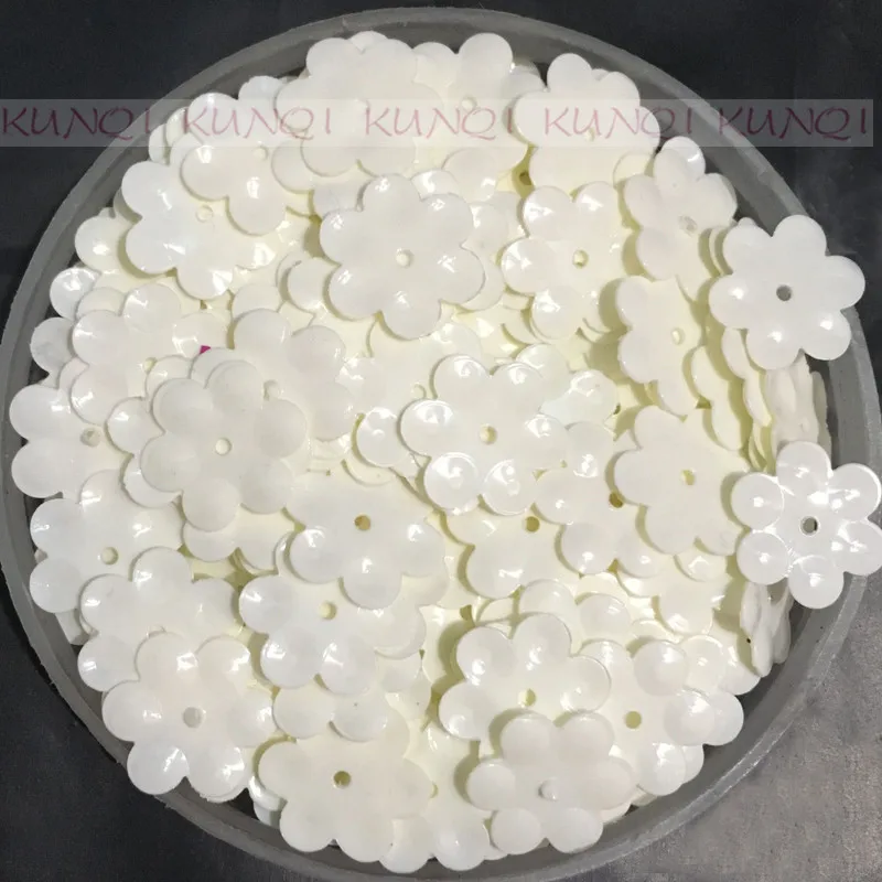 

1000pcs/1500pcs 12mm Cup Six Petals Flower Loose Sequin Sewing,Wedding Confetti Craft,Kids DIY Garment Accessory Cream