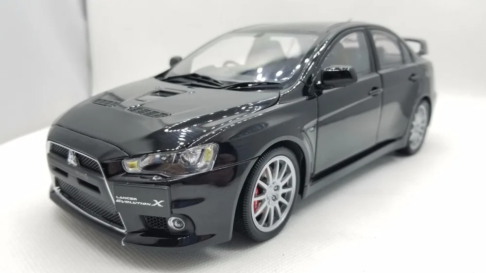 Литая модель автомобиля 1:18 для Mitsubishi Lancer EVO X 10 (правое рулевое колесо) черная