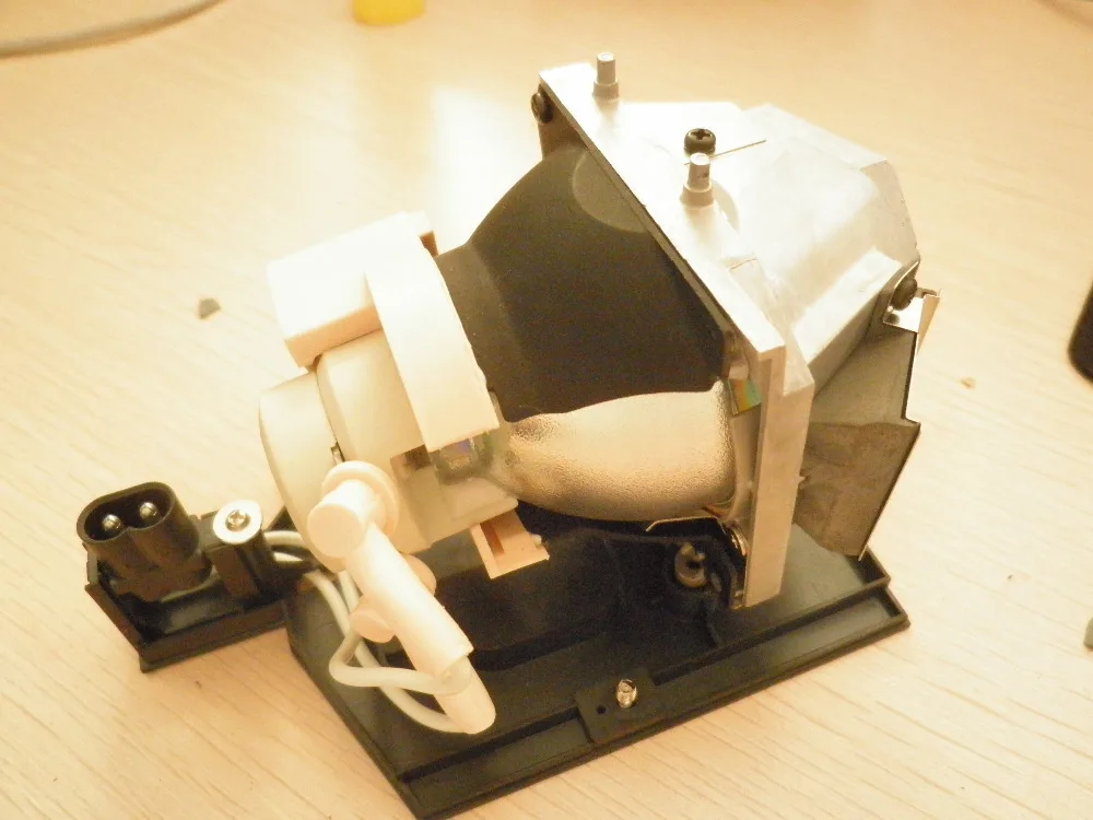

EC.J5200.001 Projector lamp EC.J5200.001 P-VIP 200/1.0 E20.6N for ACER P1165 P1265 P1265K P1265P X1165 X1165E DNX0702 DSV0701