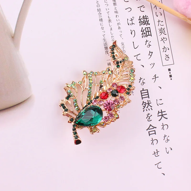 

LUBOV Green Red Crystal Stone Inlaid Hollow Out Gold Color Metal Leaf Brooch Pin Trendy Women Costume Jewelry Gift for Girls
