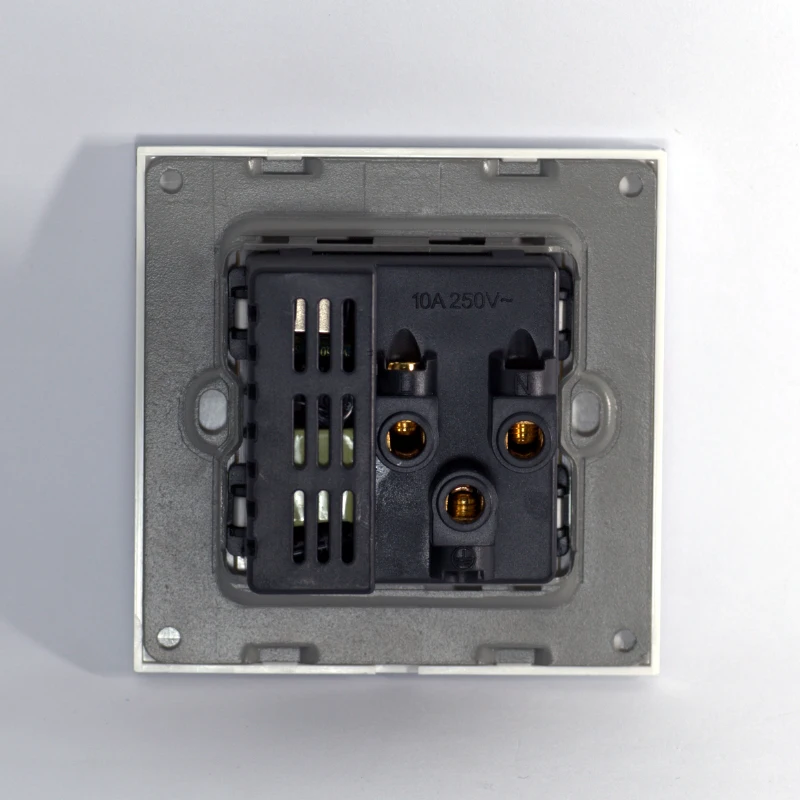 Универсальное сетевое зарядное устройство с двумя usb портами и 5 отверстиями
