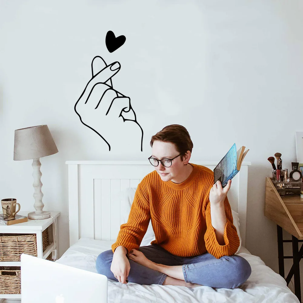 

Pretty heart hand Wall Sticker For Kids Room Living Room Home Decor Diy Pvc Home Decoration Accessories naklejki na sciane