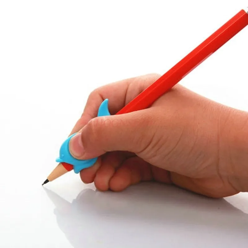 Pen Holder Young Children School Student Pencil Pens Corrective Writing Posture Hand Grip Correction Finger Care Tool Child holding a pen aligner young children primary school students grip pens correcting the writing posture hold pencil set child